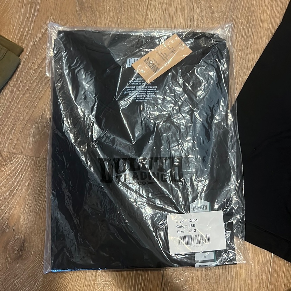 New in bag Duluth dang soft Crew shirt